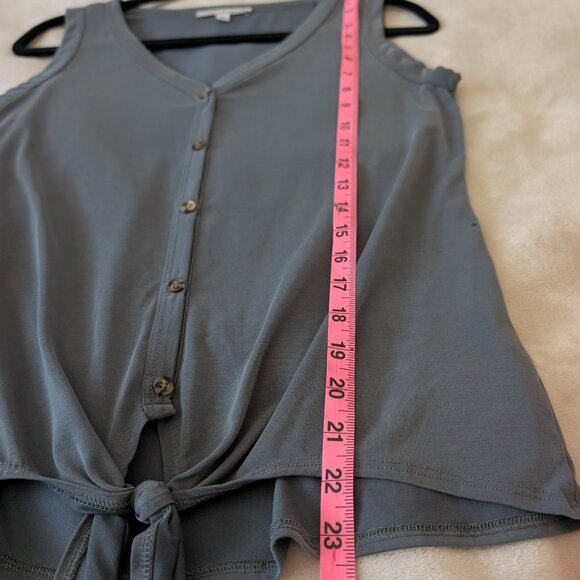 3/$30 flowy button down tie front tank - Picture 8 of 8